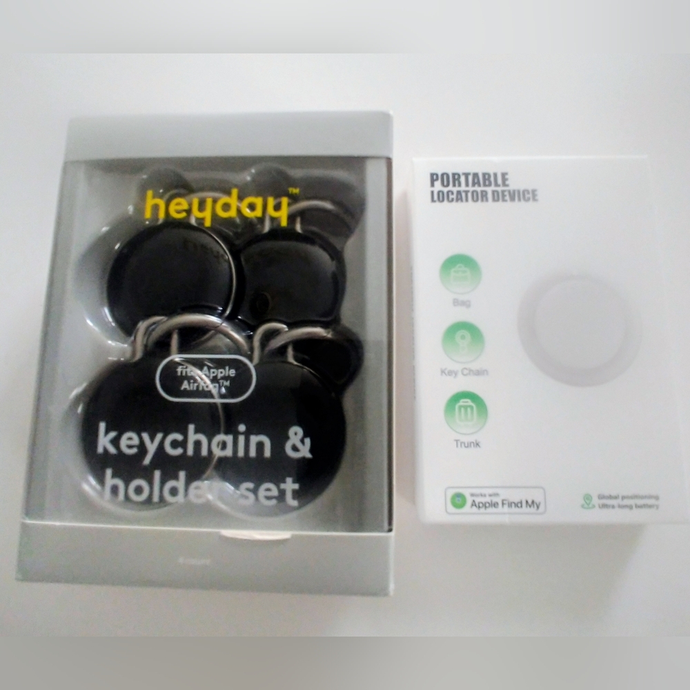 Heyday 4 Ea  Black Keychain and Holder Set - Plus 1 Ea Location Locator